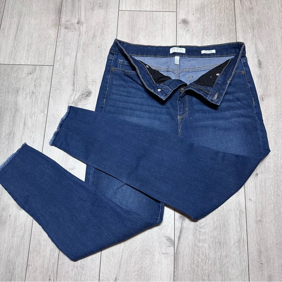 Sofia Jeans by Sofia Vergara Size 14 Dark Wash Skinny Jeans Distressed Hem - Picture 5 of 10